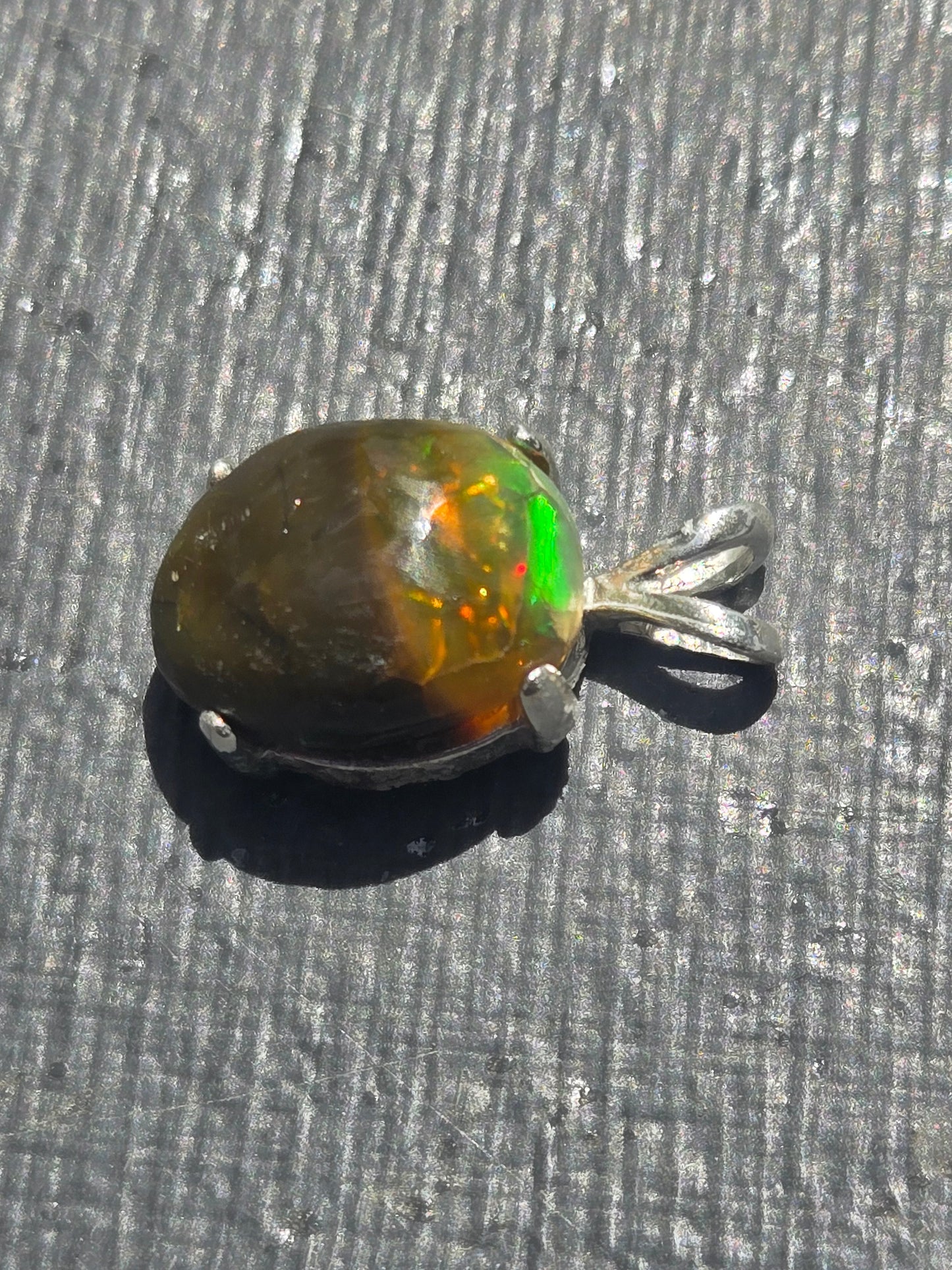 Welo Opal pendant
