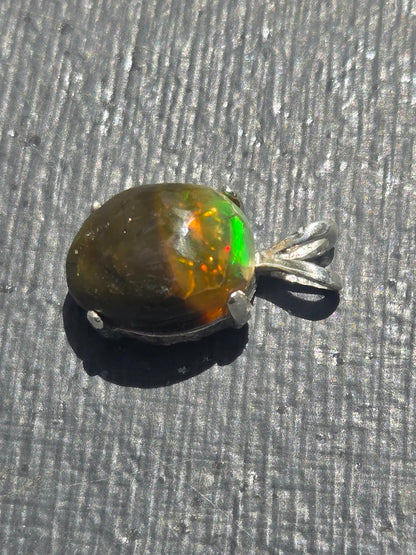 Welo Opal pendant